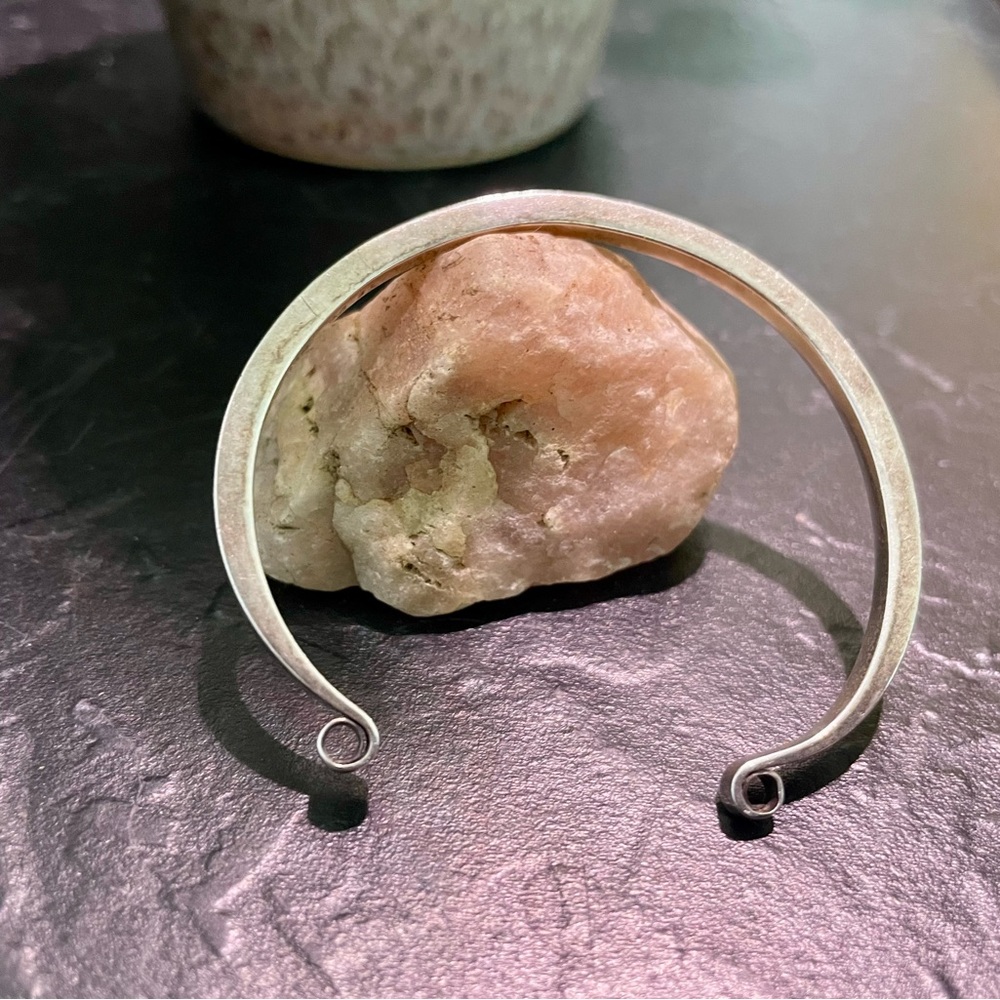 Lovely sleek Taxco sterling silver cuff bracelet. - Picture 3 of 6